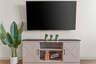 711 W Broadway Rd in Tempe, AZ - Building Photo