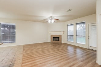 8318 Terrace Brook Dr in Houston, TX - Building Photo - Building Photo