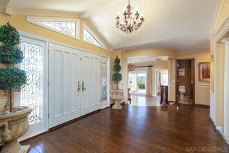 13012 Solera Way in Poway, CA - Foto de edificio - Building Photo