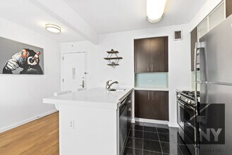 304 Gold St in Brooklyn, NY - Building Photo - Building Photo