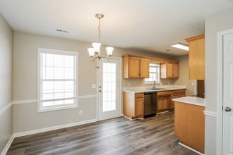 7017 Steen Blvd in Smyrna, TN - Foto de edificio - Building Photo