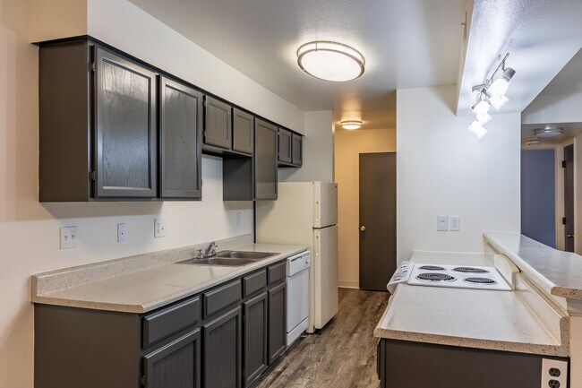 Palmetto Club Apartments in Arvada, CO - Building Photo - Interior Photo