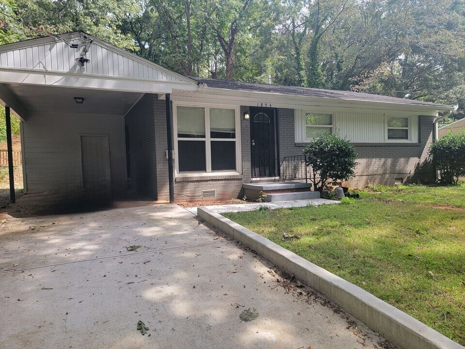 1854 Evans Dr SW in Atlanta, GA - Building Photo