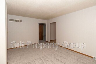 2825 Tepee Ave in Independence, MO - Foto de edificio - Building Photo