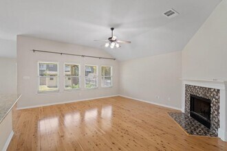 19021 Raglan Castle Path in Pflugerville, TX - Foto de edificio - Building Photo