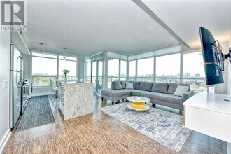 15-615 Singer Ct in Toronto, ON - Building Photo - Building Photo