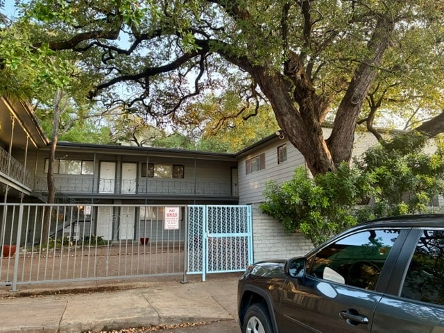 property at 803 W 28th St