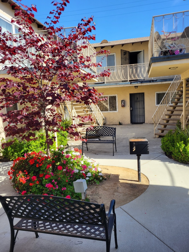 3550 Brenton Ave in Lynwood, CA - Building Photo - Building Photo