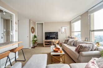 2626 N Lakeview Ave in Chicago, IL - Building Photo - Building Photo