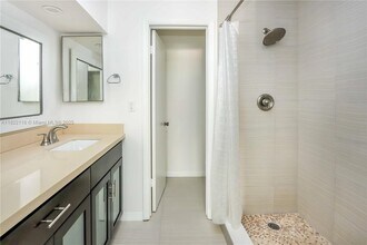 8299 Balgowan Rd in Miami Lakes, FL - Foto de edificio - Building Photo