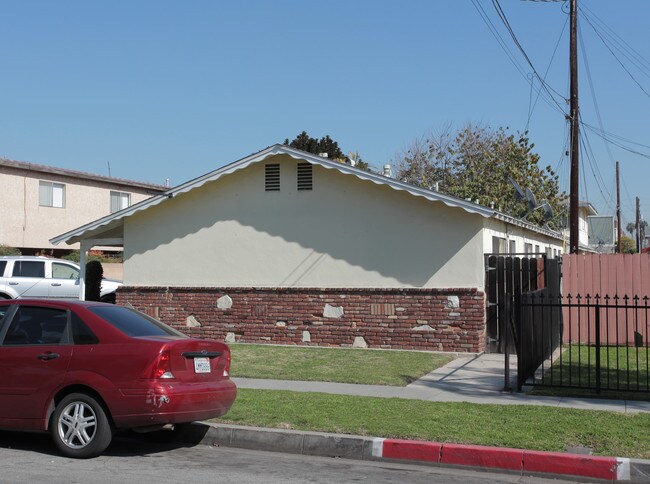 16326 Eucalyptus Ave in Bellflower, CA - Building Photo - Building Photo