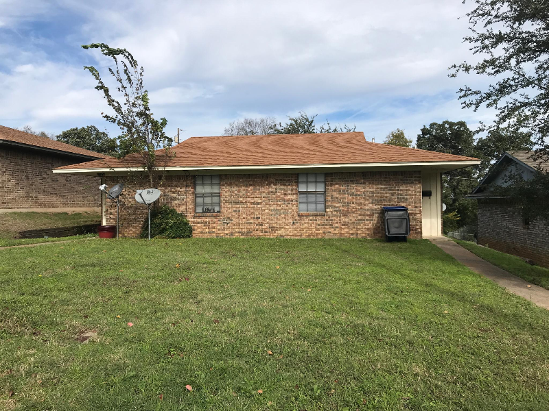 1605 W Elm St in Denison, TX - Building Photo