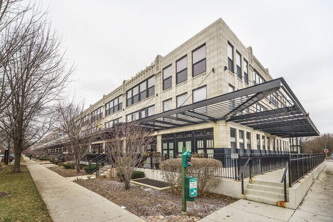 1000 W 15th St in Chicago, IL - Building Photo - Building Photo