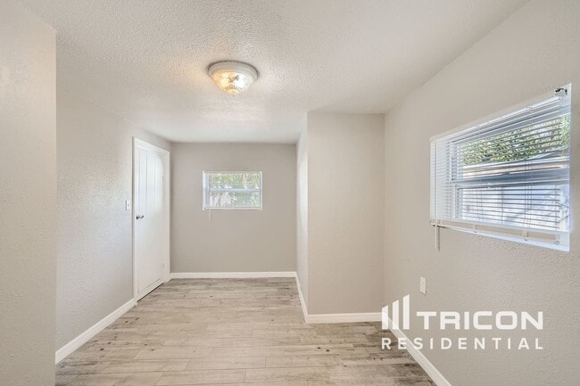 7001 Onyx Dr N in St. Petersburg, FL - Building Photo - Building Photo