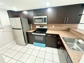 315 NW 109th Ave-Unit -211 in Miami, FL - Building Photo - Building Photo