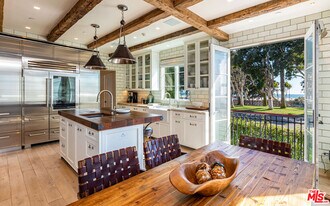 127 Hollister Ave in Santa Monica, CA - Building Photo