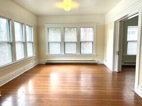 Chardonnay in Seattle, WA - Building Photo - Interior Photo