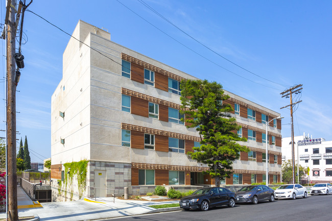 900 Crenshaw Blvd in Los Angeles, CA - Foto de edificio - Building Photo