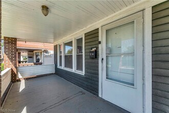 8113 Garfield Blvd in Garfield Heights, OH - Foto de edificio - Building Photo