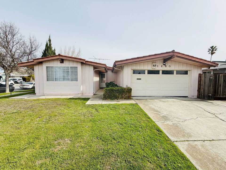 1280 Pecos Way in Sunnyvale, CA - Building Photo