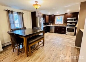 354 Paderewski Ave in Perth Amboy, NJ - Building Photo - Building Photo
