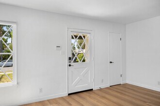 17089 Kingsbury St in Granada Hills, CA - Foto de edificio - Building Photo