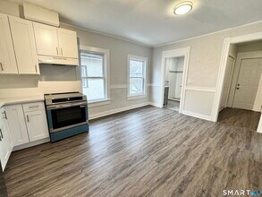 34 Hanford Ave in Bridgeport, CT - Building Photo - Building Photo