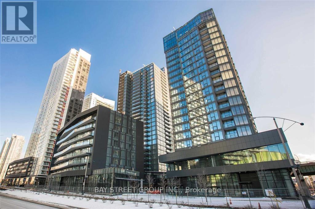 90 Queens Wharf Rd in Toronto, ON - Building Photo
