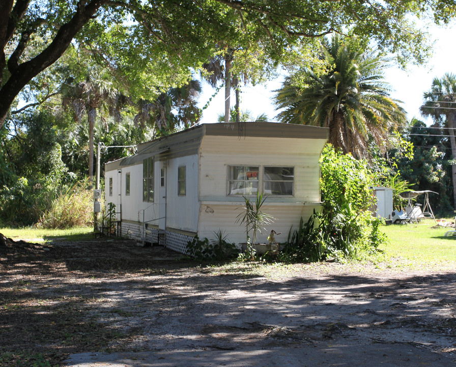 4021-4025 Palm Ln in Ft. Myers, FL - Building Photo