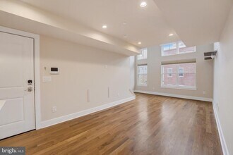 1821 Carpenter St, Unit #B in Philadelphia, PA - Foto de edificio - Building Photo