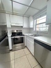 22 Salamanca Ave in Coral Gables, FL - Building Photo - Building Photo