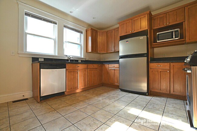 49 Radnor Rd, Unit 2 in Boston, MA - Building Photo - Building Photo