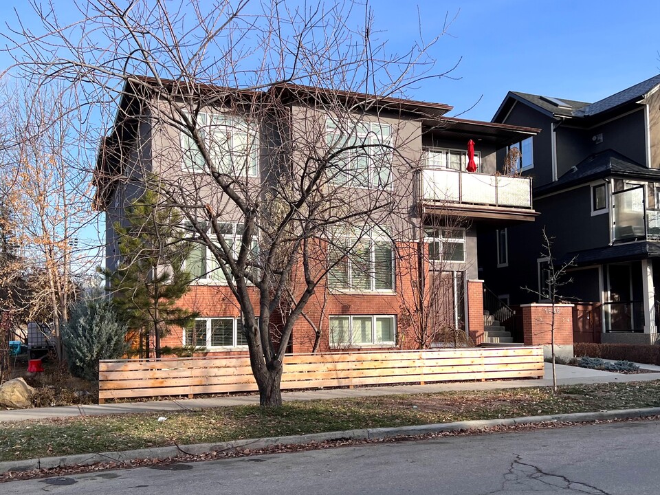 1636 14th Ave SW in Calgary, AB - Building Photo