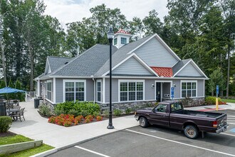 The Cove at Gateway Commons in East Lyme, CT - Foto de edificio - Building Photo
