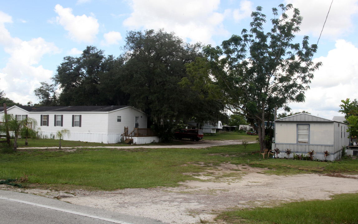 255 Stokes Rd in Lake Wales, FL - Building Photo