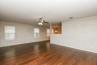 16904 Fenwick Ct in Justin, TX - Foto de edificio - Building Photo