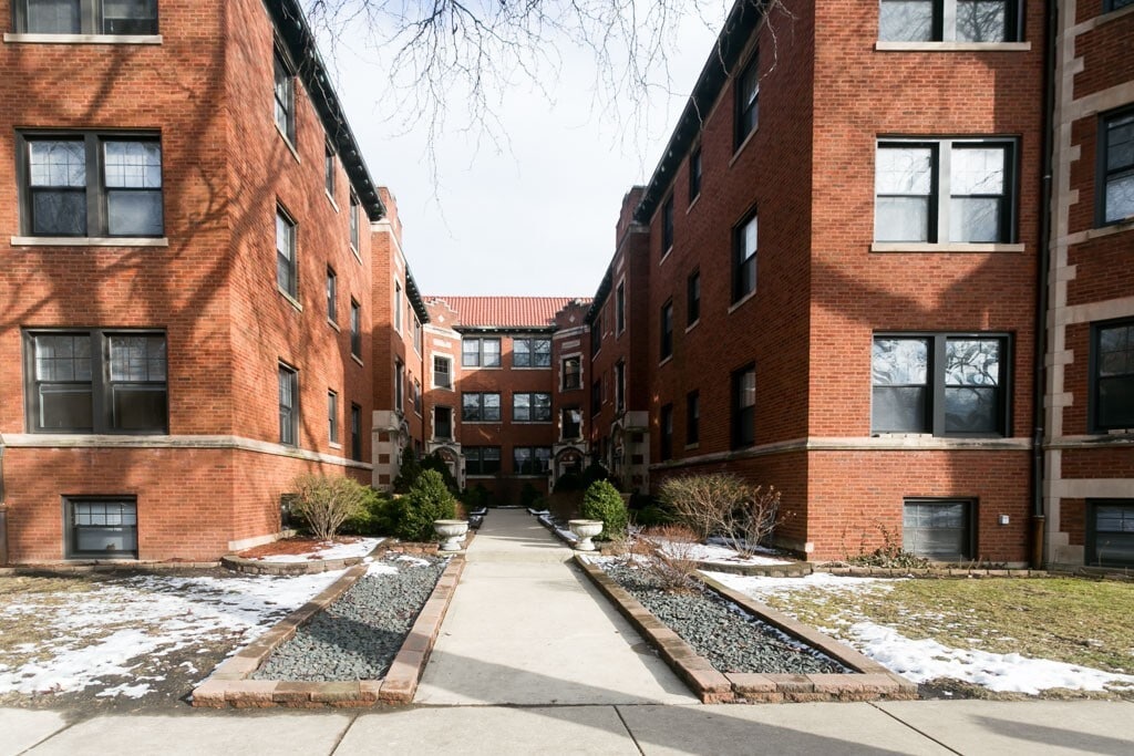 1314 Oak Ave in Evanston, IL - Building Photo