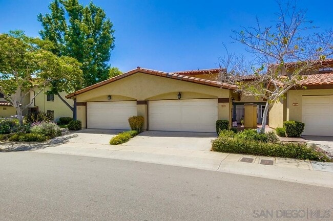 6952 Camino Amero in San Diego, CA - Building Photo - Building Photo