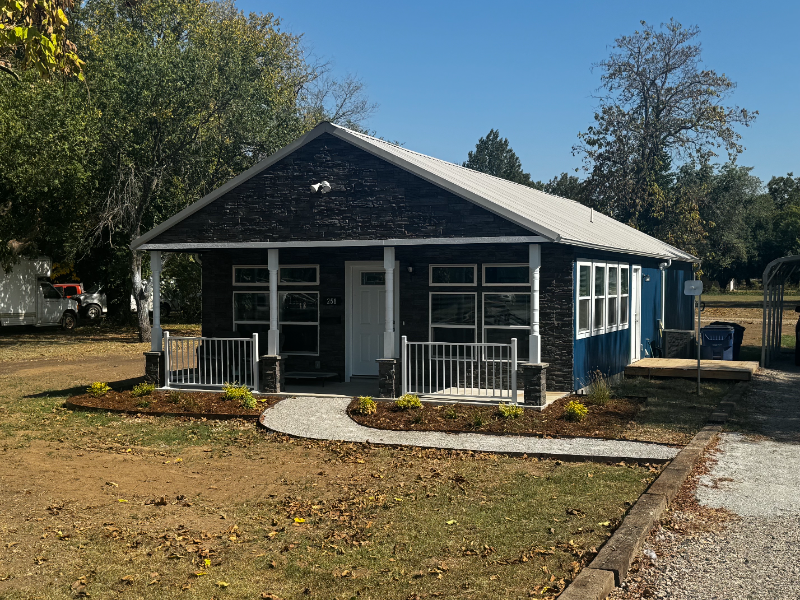 256 S 2nd St in Vinita, OK - Building Photo