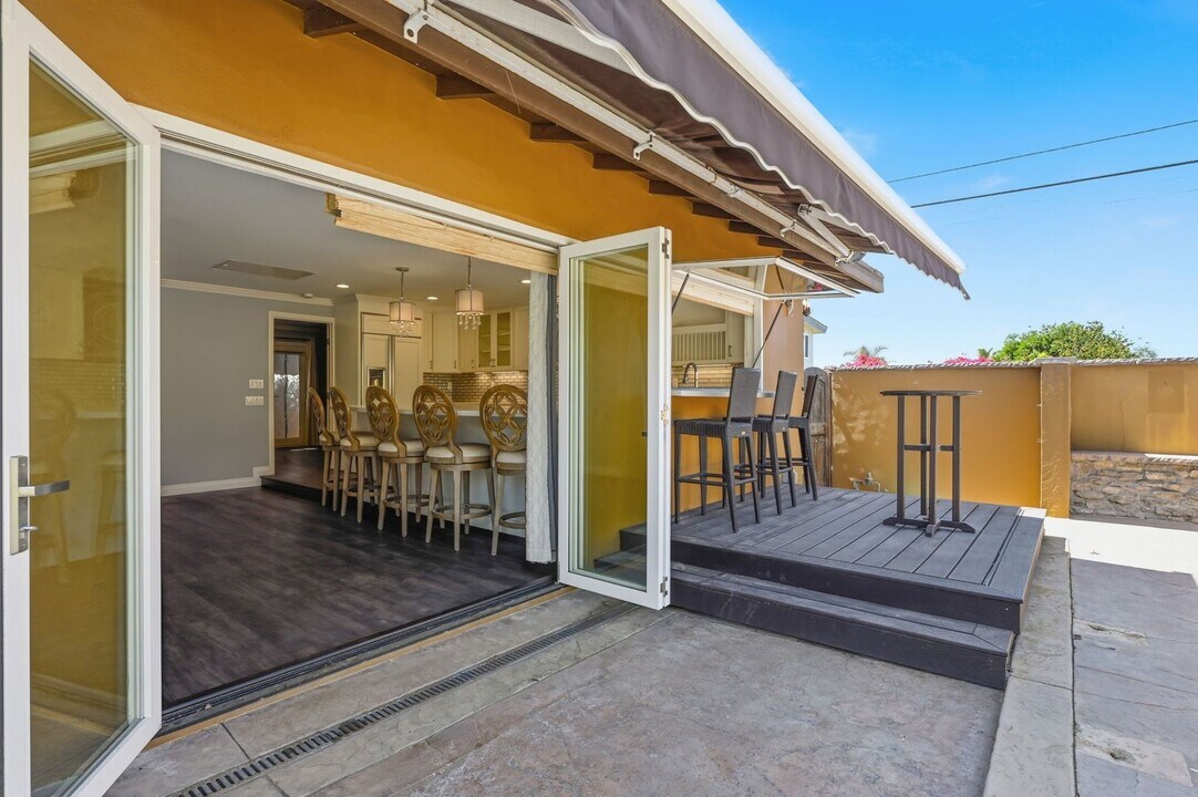 1184 Devonshire Dr in San Diego, CA - Building Photo