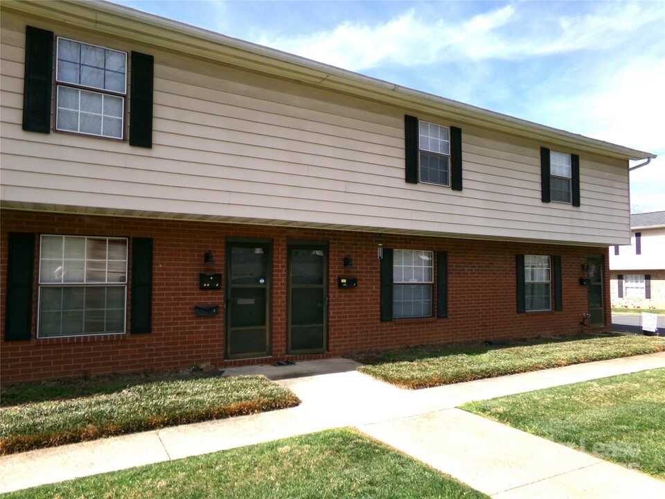1315 N 6th St in Albemarle, NC - Building Photo