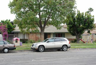 12091 Laguna St in Garden Grove, CA - Foto de edificio - Building Photo