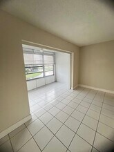 8515 Sunrise Lakes Blvd, Unit 303 in Sunrise, FL - Foto de edificio - Building Photo