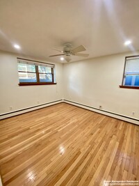 39 Loomis St, Unit 39R in Cambridge, MA - Building Photo - Building Photo