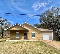 2734 Duncan Dr in Oyster Creek, TX - Building Photo