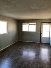 1011 Cottonwood St in Emporia, KS - Building Photo - Building Photo