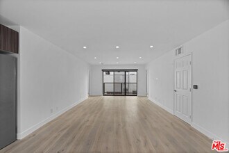 725 N Alfred St in Los Angeles, CA - Building Photo - Building Photo