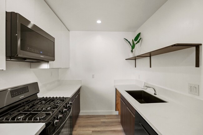 2561 W Ave 30, Unit 7 in Los Angeles, CA - Building Photo - Building Photo