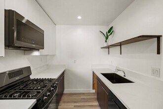 2561 W Ave 30, Unit 5 in Los Angeles, CA - Foto de edificio - Building Photo