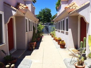1122 N Gardner St in West Hollywood, CA - Building Photo - Building Photo